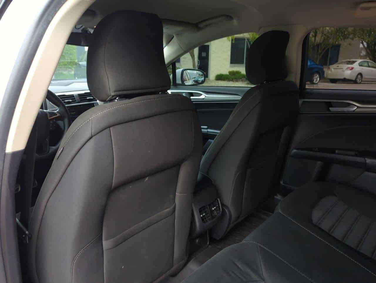 2017 Ford Fusion SE 15
