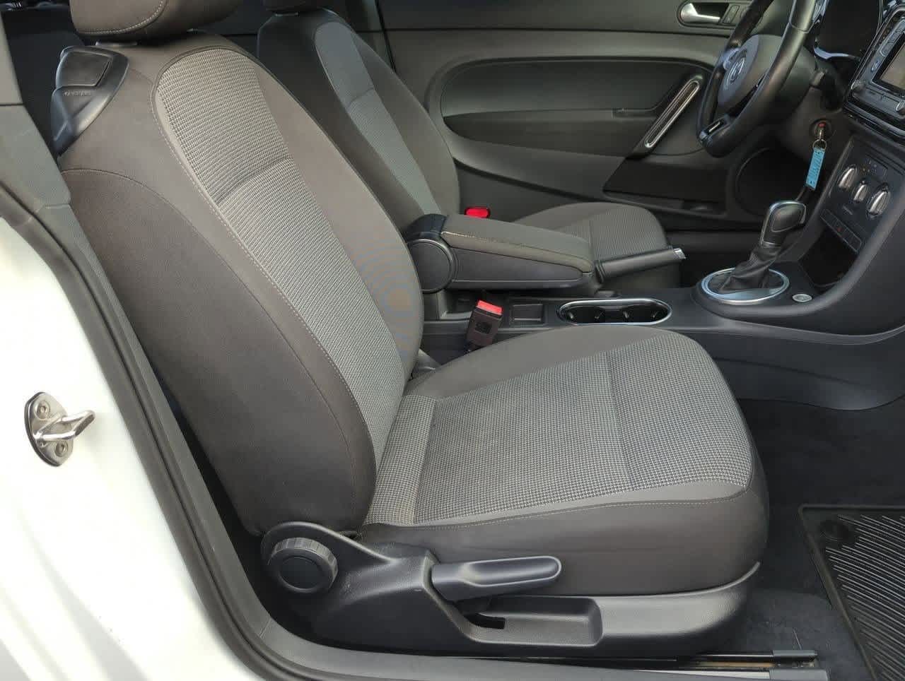 Thumbnail: 2019 Volkswagen Beetle - 17