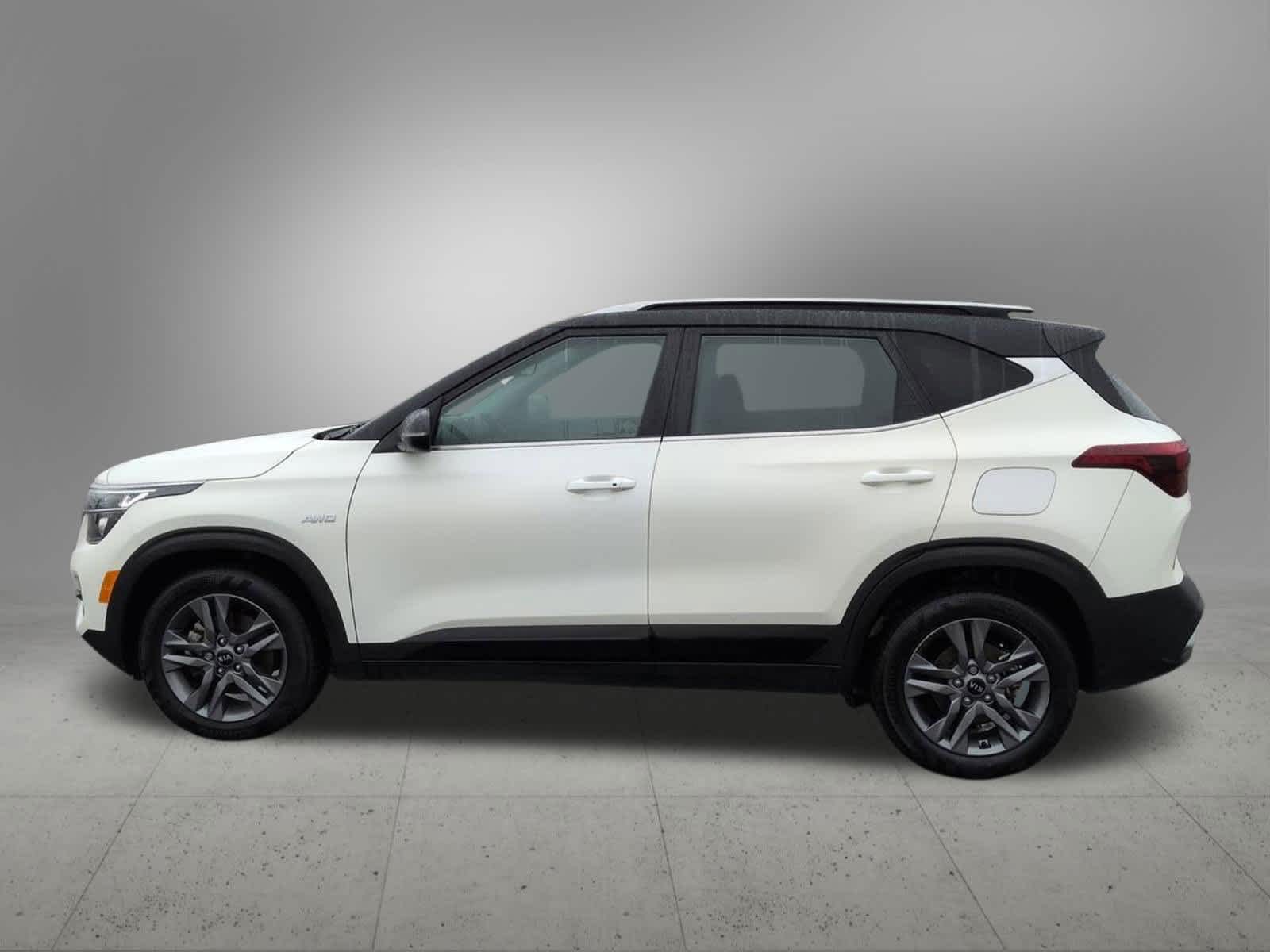 Thumbnail: 2023 Kia Seltos - 3