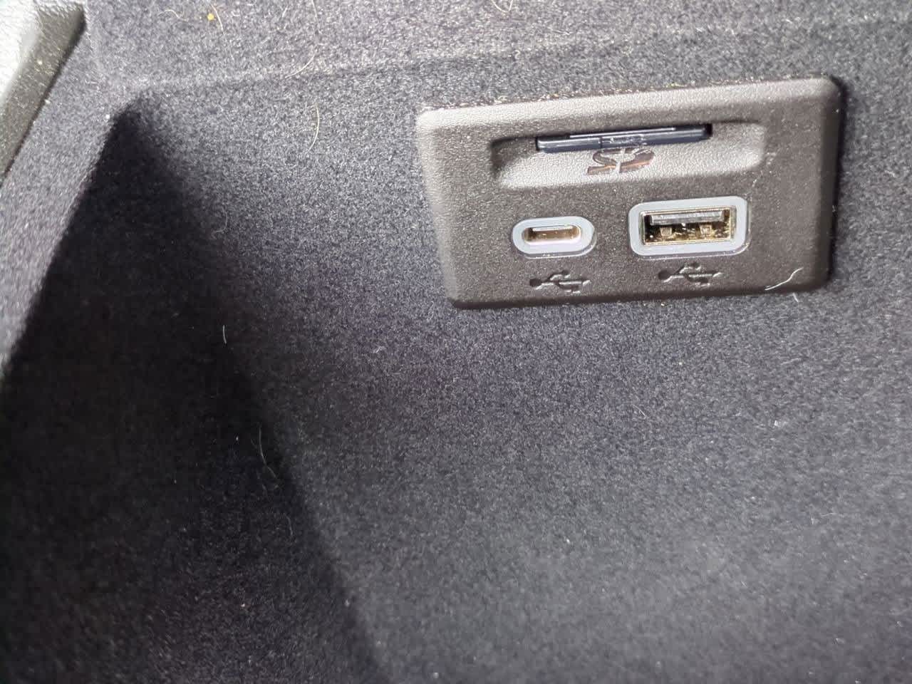 Thumbnail: 2024 Cadillac XT5 - 32