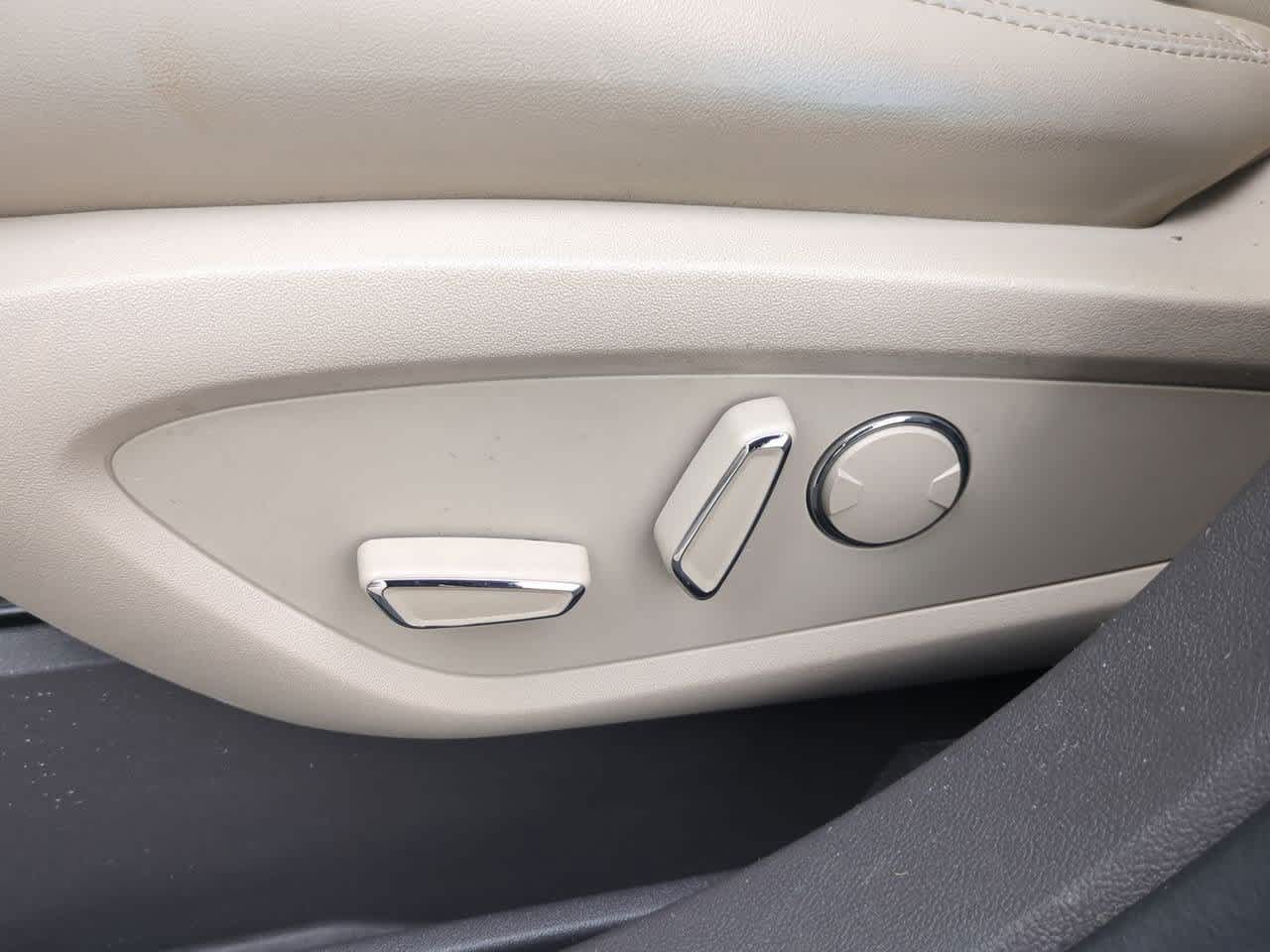 Thumbnail: 2020 Lincoln Nautilus - 16