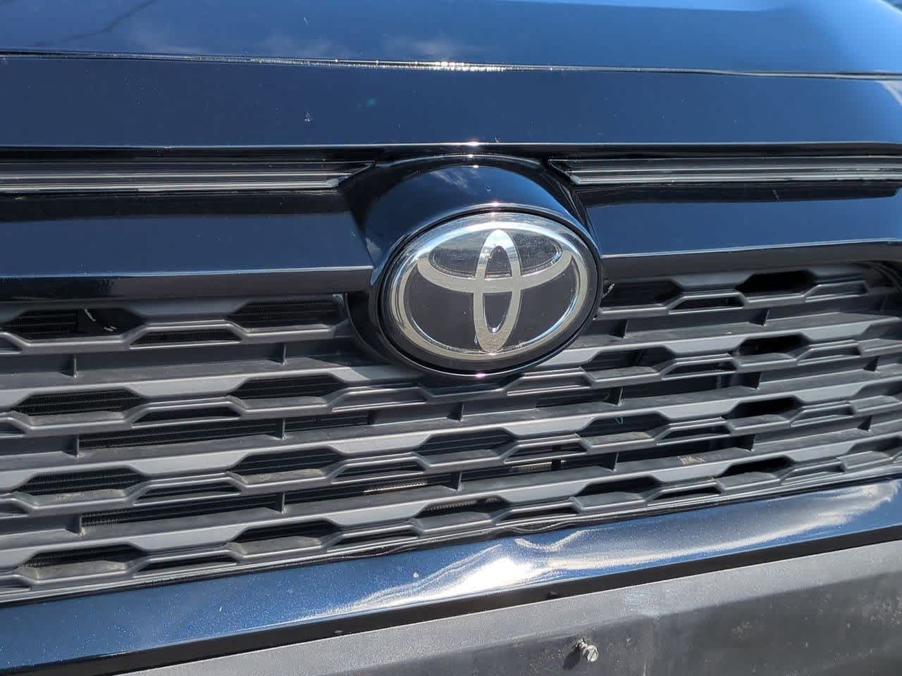 Thumbnail: 2020 Toyota RAV4 - 10