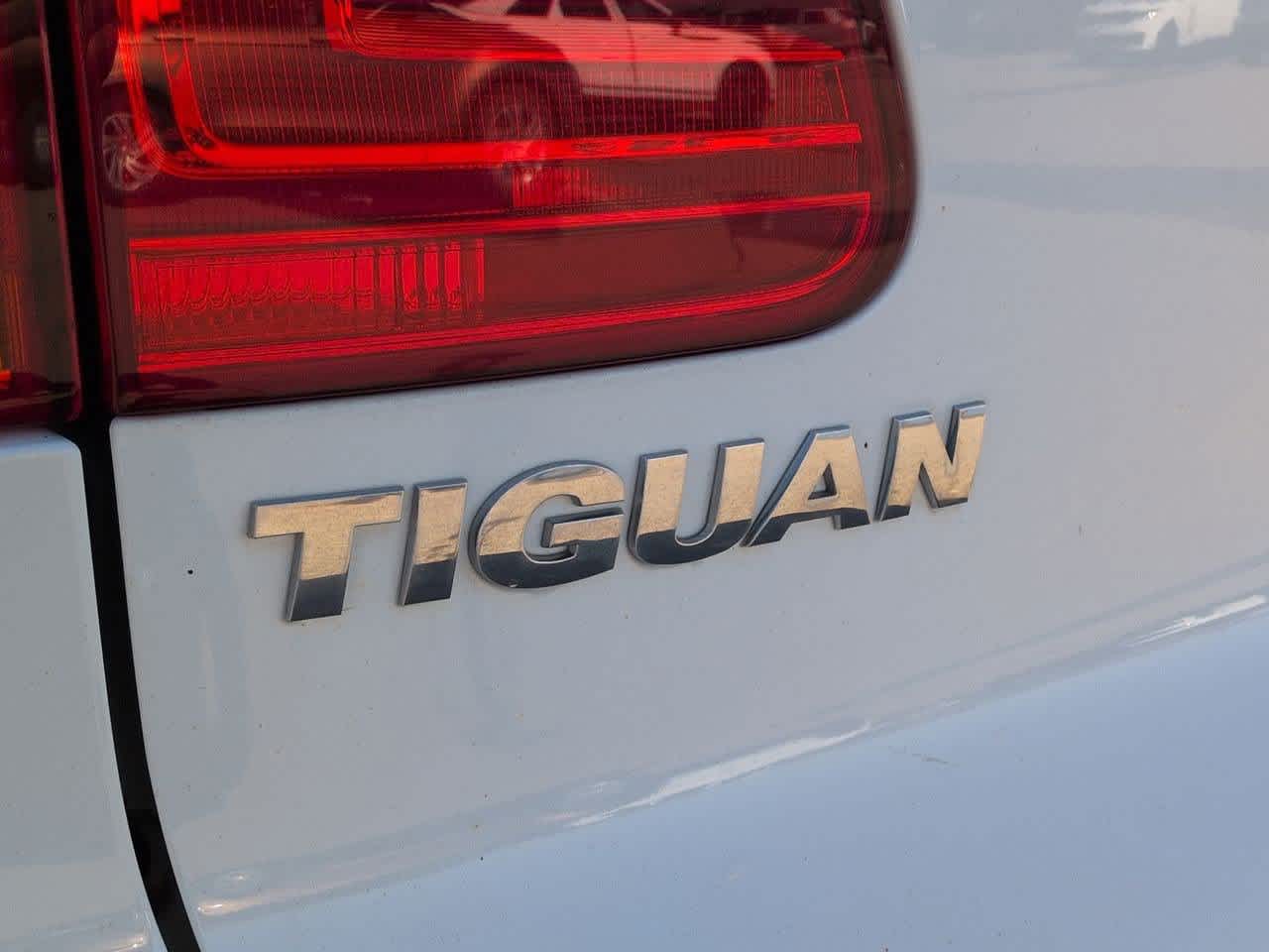 Thumbnail: 2014 Volkswagen Tiguan - 12