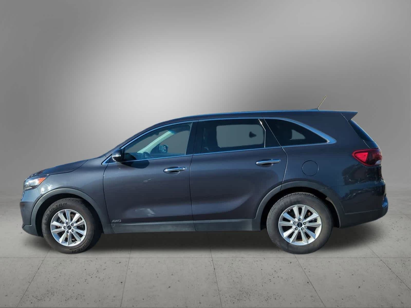 Thumbnail: 2019 Kia Sorento - 3