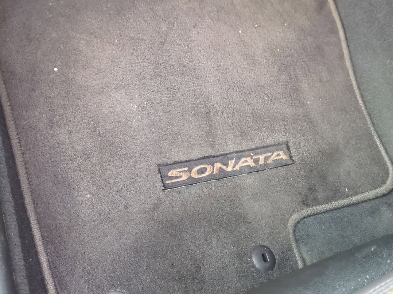 Thumbnail: 2011 Hyundai Sonata - 11