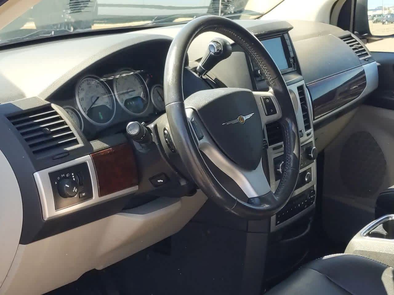 2010 Chrysler Town & Country Touring 2
