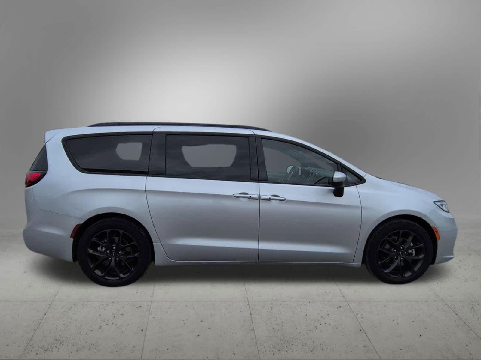 Thumbnail: 2023 Chrysler Pacifica - 7