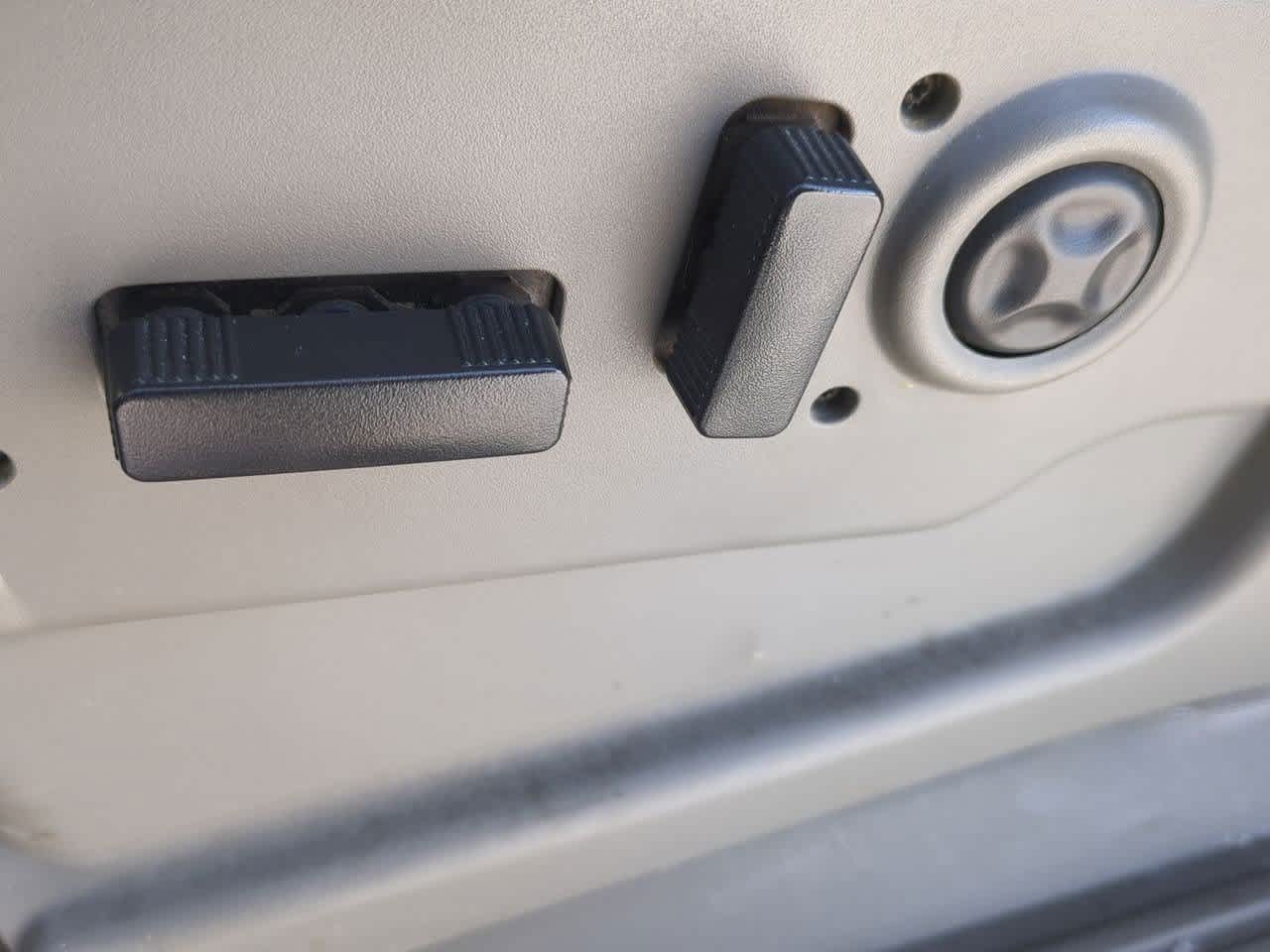 Thumbnail: 2003 Chevrolet Tahoe - 16