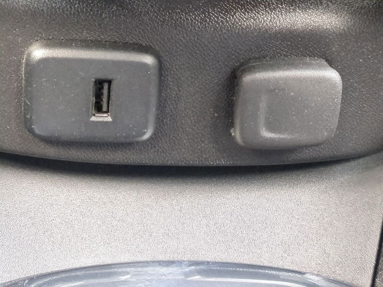 Thumbnail: 2016 Chevrolet Malibu - 28