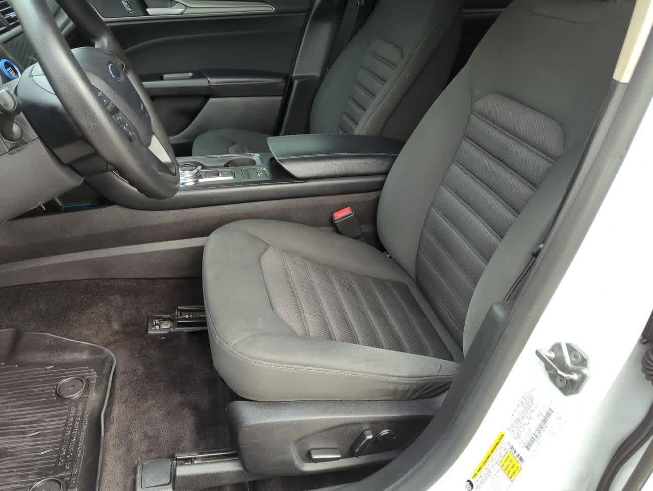 2017 Ford Fusion SE 13