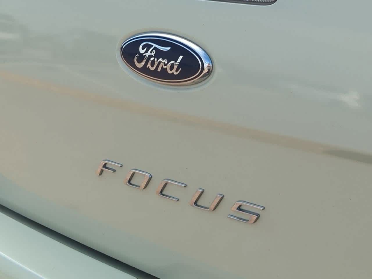 2010 Ford Focus SEL 11