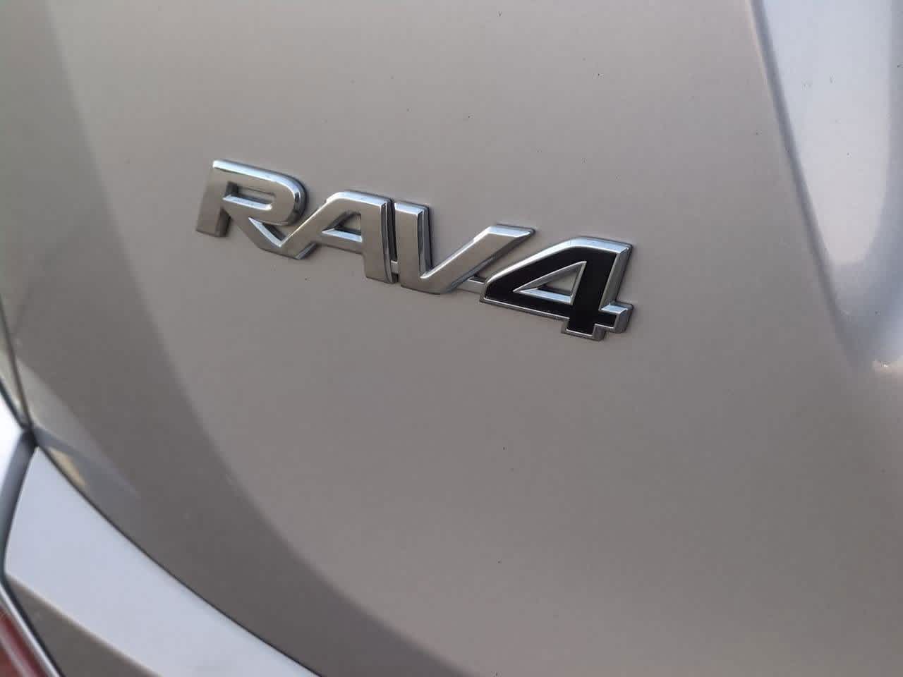 Thumbnail: 2016 Toyota RAV4 - 12