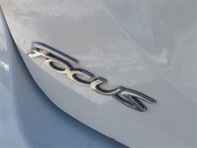 2012 Ford Focus SE 11