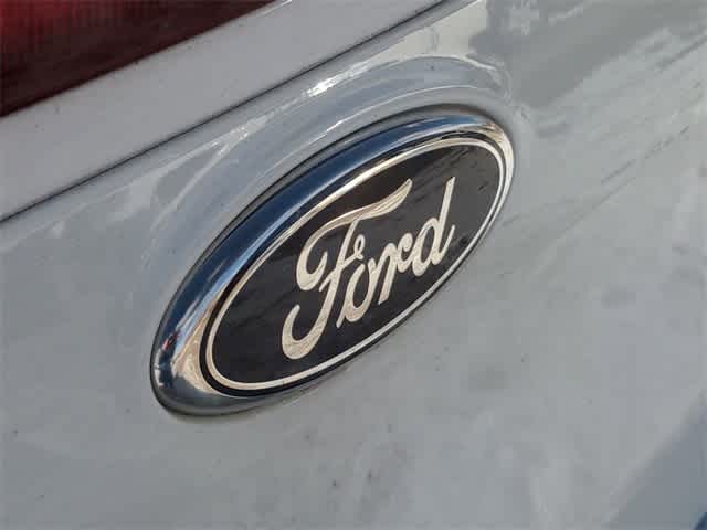 2012 Ford Focus SE 10
