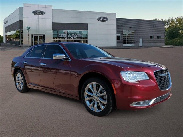 Used 2019 Chrysler 300 Limited with VIN 2C3CCAKGXKH586648 for sale in Ferndale, MI