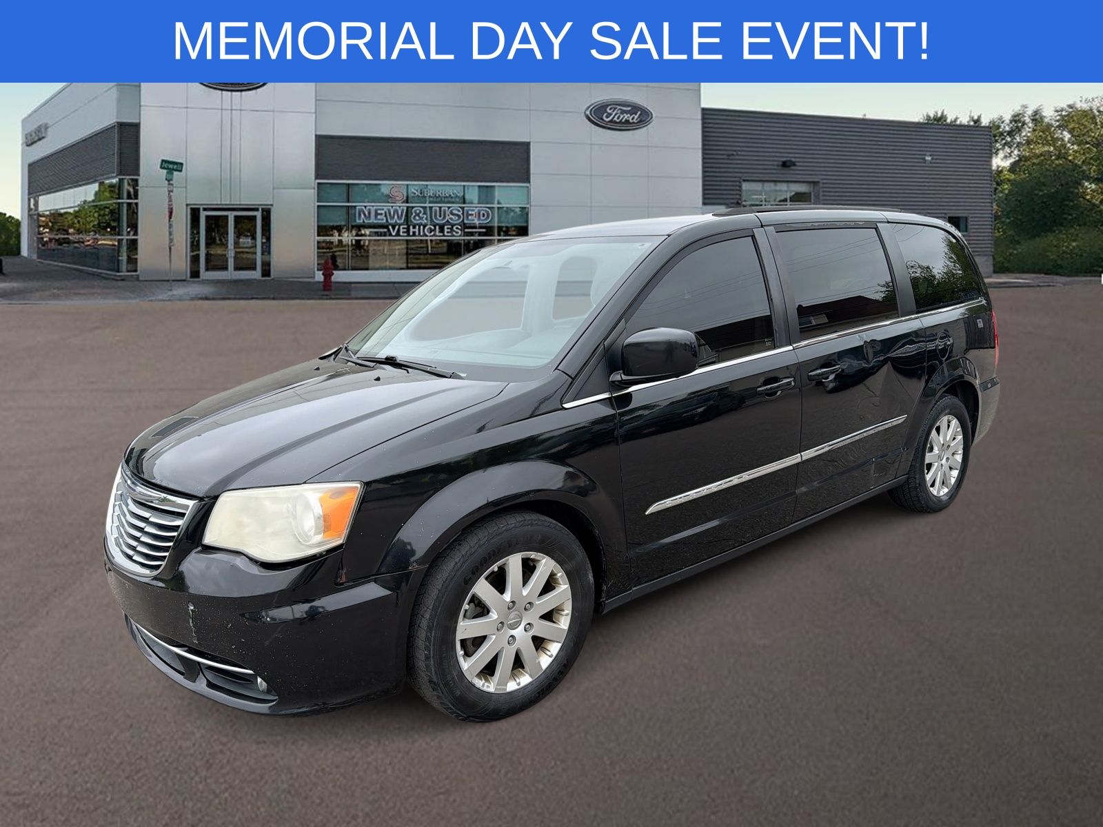 2014 Chrysler Town & Country Touring's photo