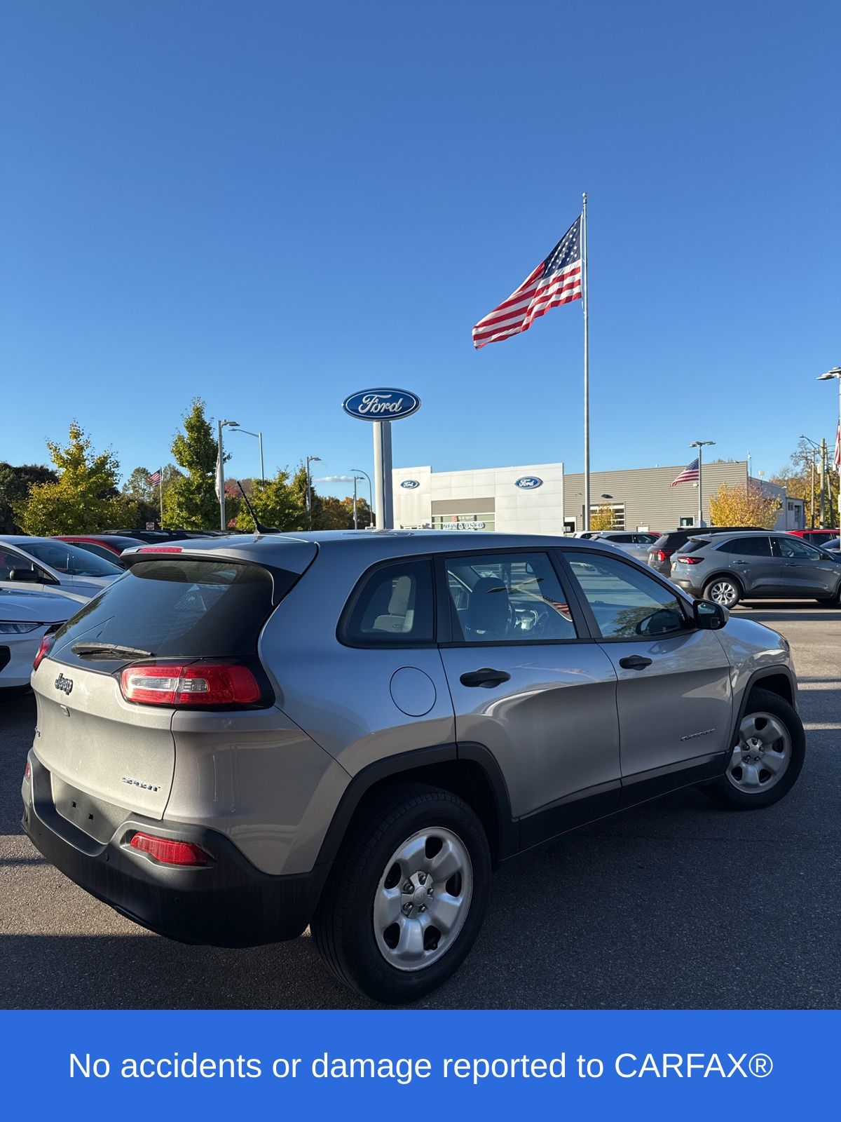 2014 Jeep Cherokee Sport photo 2