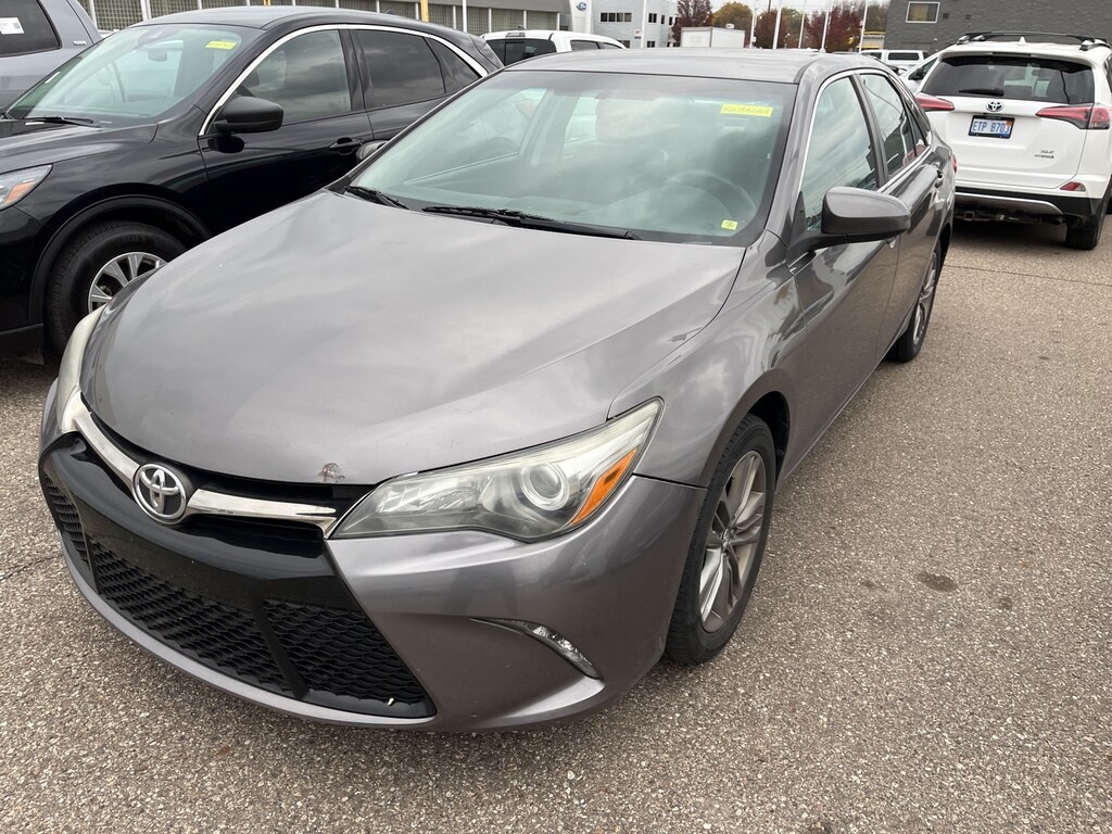 Used 2017 Toyota Camry SE Sedan