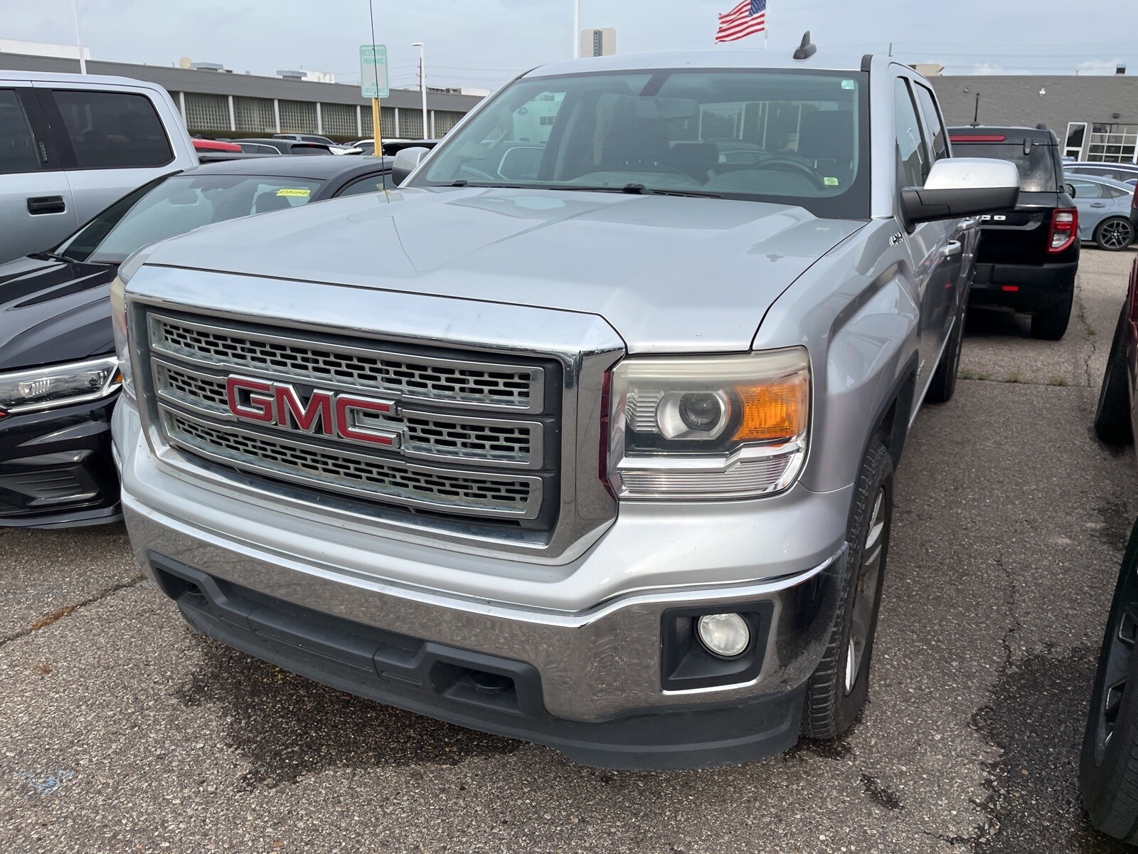 2015 Gmc Sierra 1500 SLE photo 2