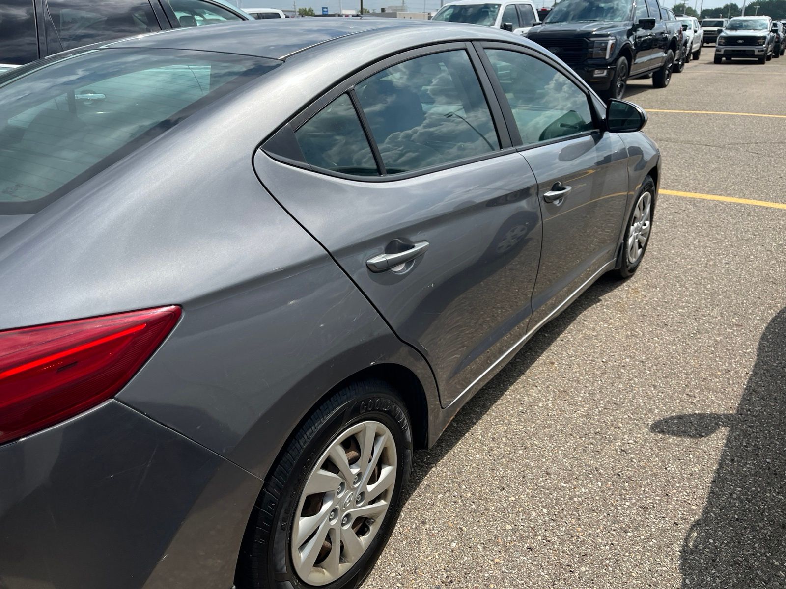 Thumbnail: 2018 Hyundai Elantra - 16