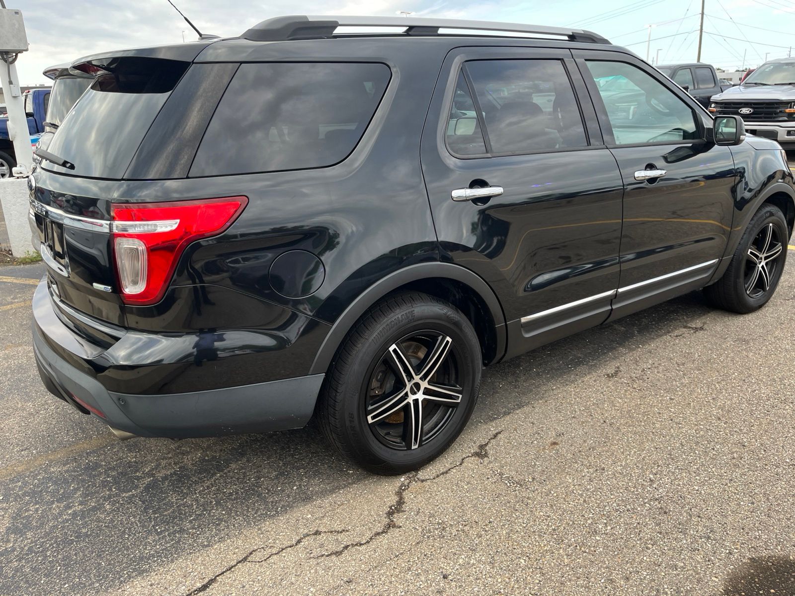 Thumbnail: 2015 Ford Explorer - 15