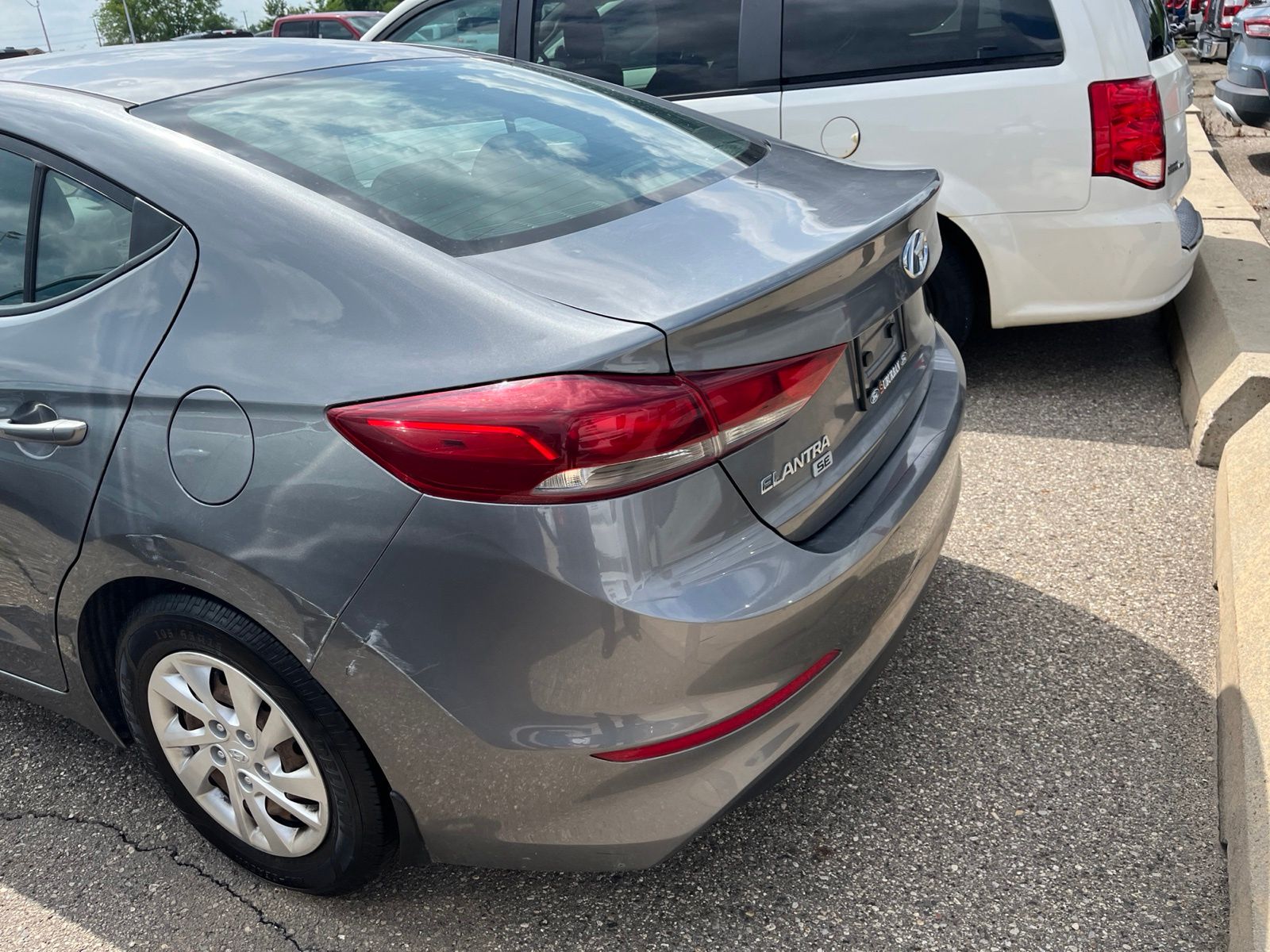 Thumbnail: 2018 Hyundai Elantra - 10