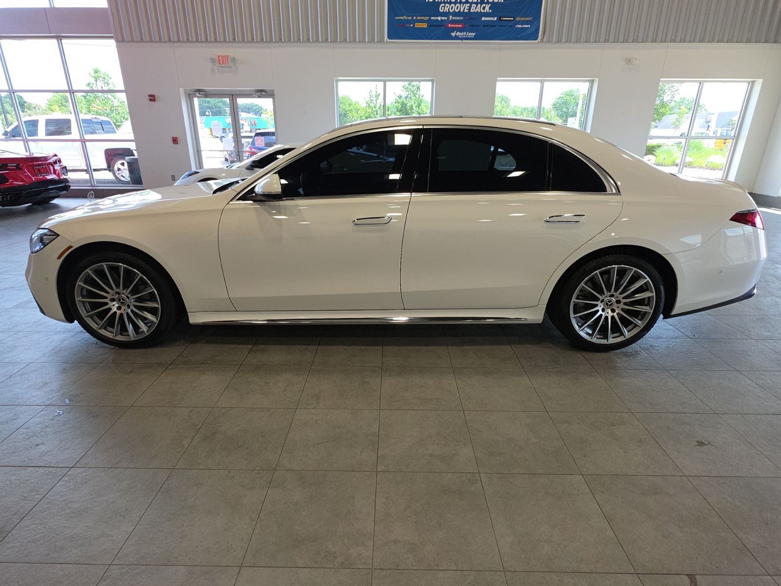 Thumbnail: 2023 Mercedes-Benz S-Class - 12