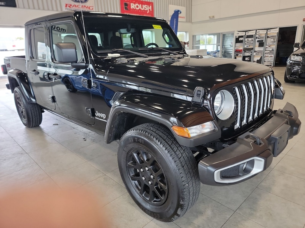 Certified 2023 Jeep Gladiator Overland Truck