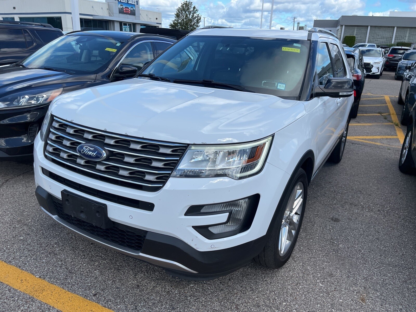 2017 Ford Explorer XLT photo 2