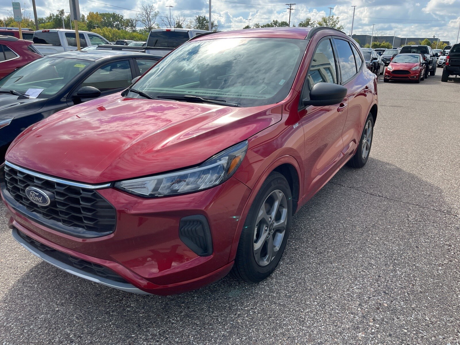 2024 Ford Escape ST-Line photo 2