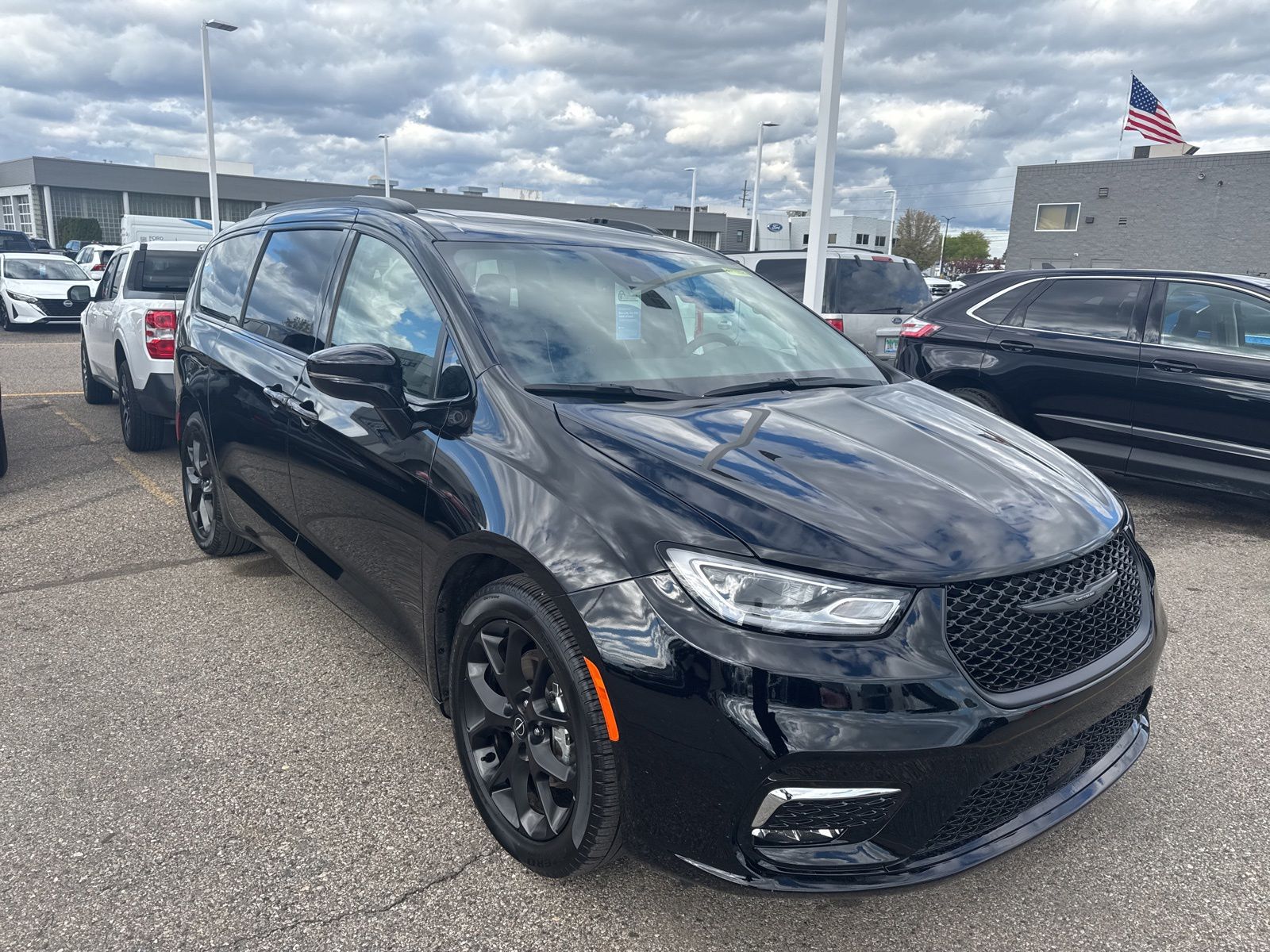 Thumbnail: 2026 Chrysler Pacifica - 2