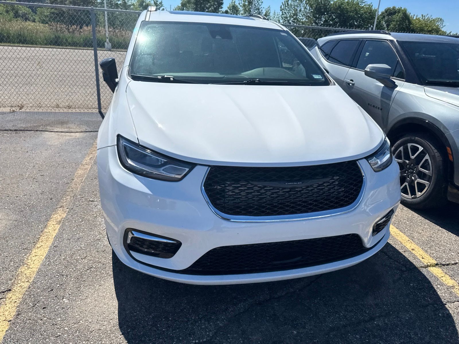 Thumbnail: 2025 Chrysler Pacifica - 4