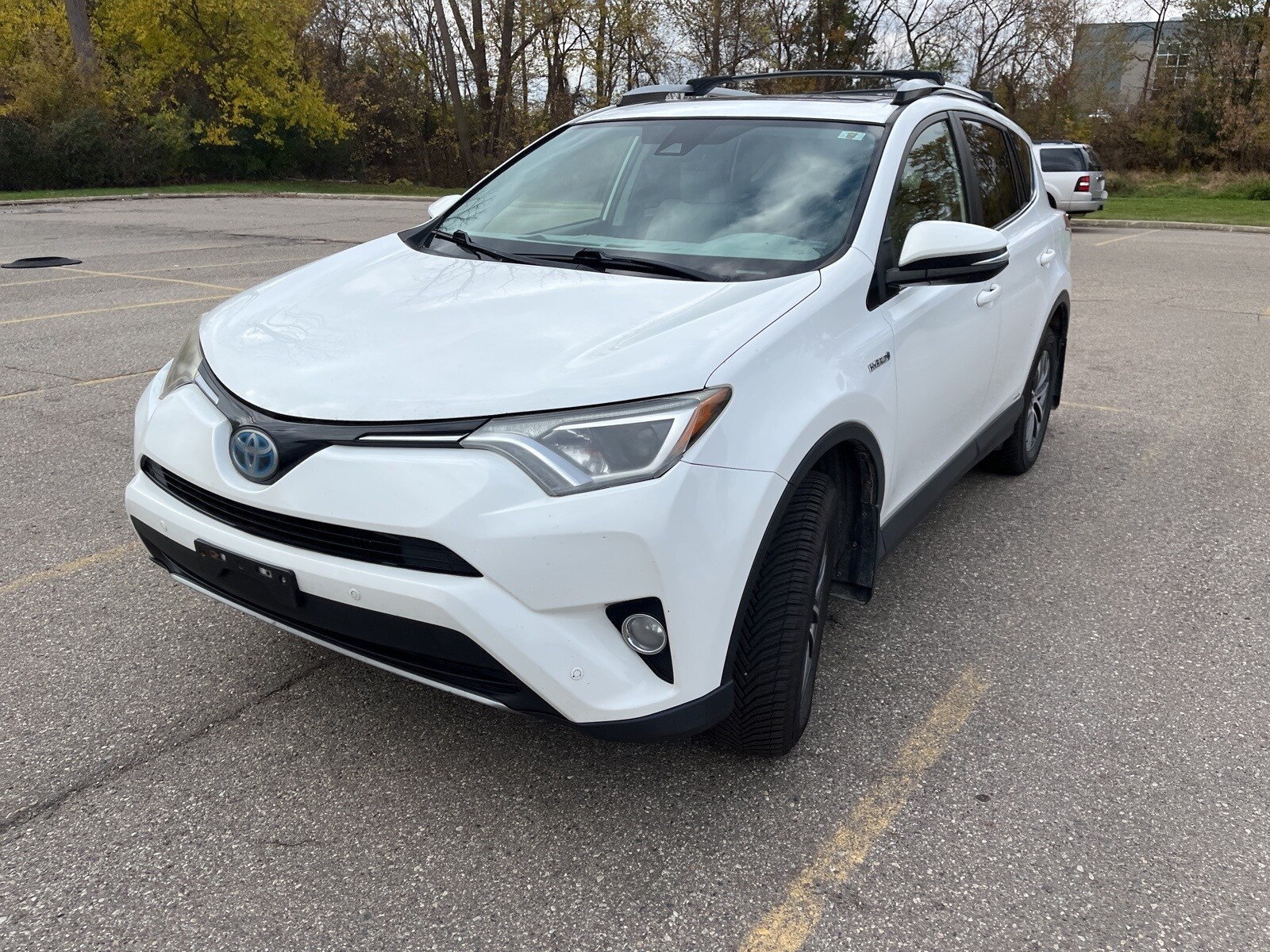 2017 Toyota RAV4 Hybrid XLE photo 2