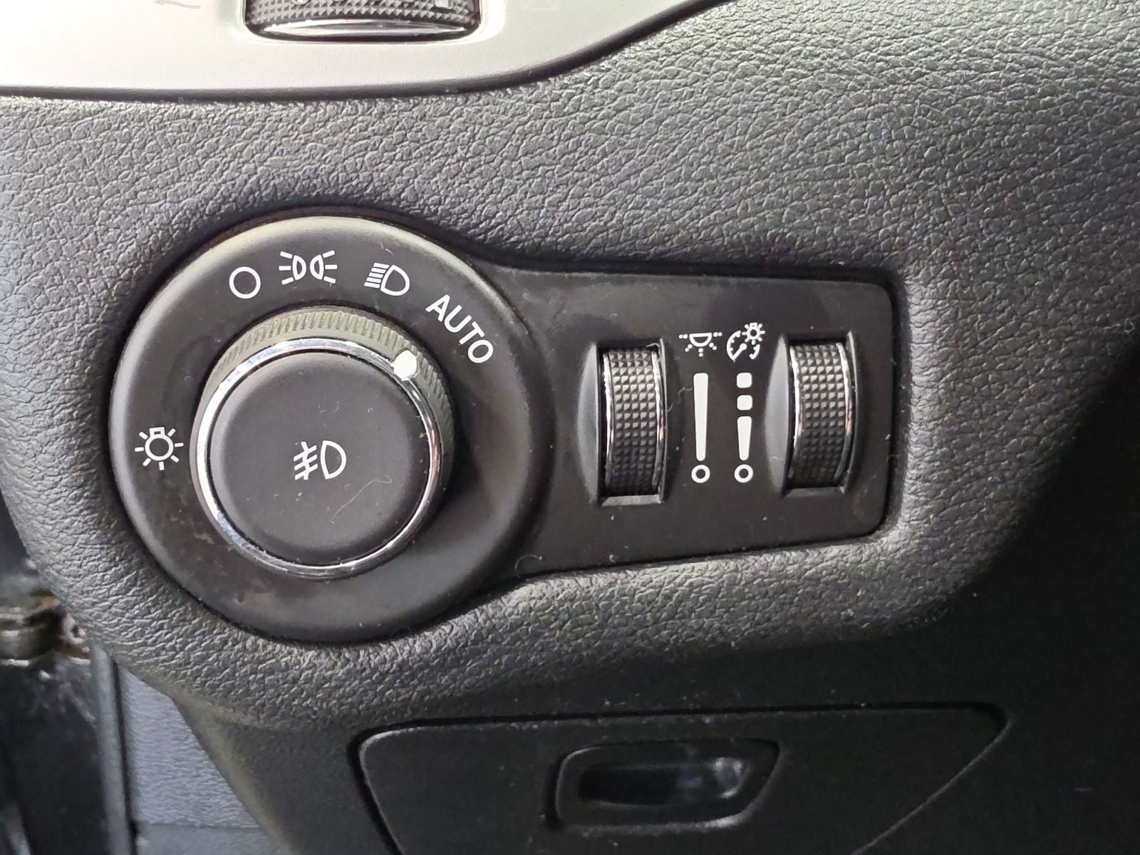 Thumbnail: 2016 Jeep Cherokee - 19