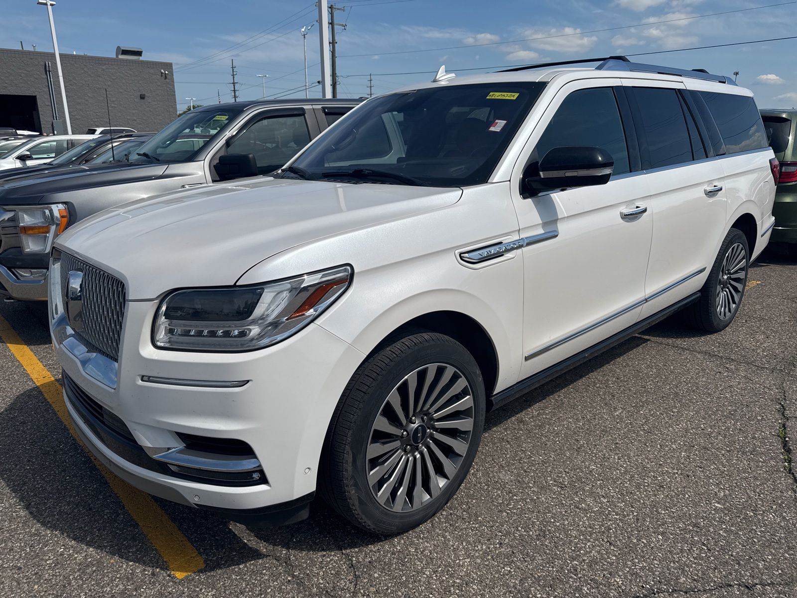 Thumbnail: 2019 Lincoln Navigator L - 2