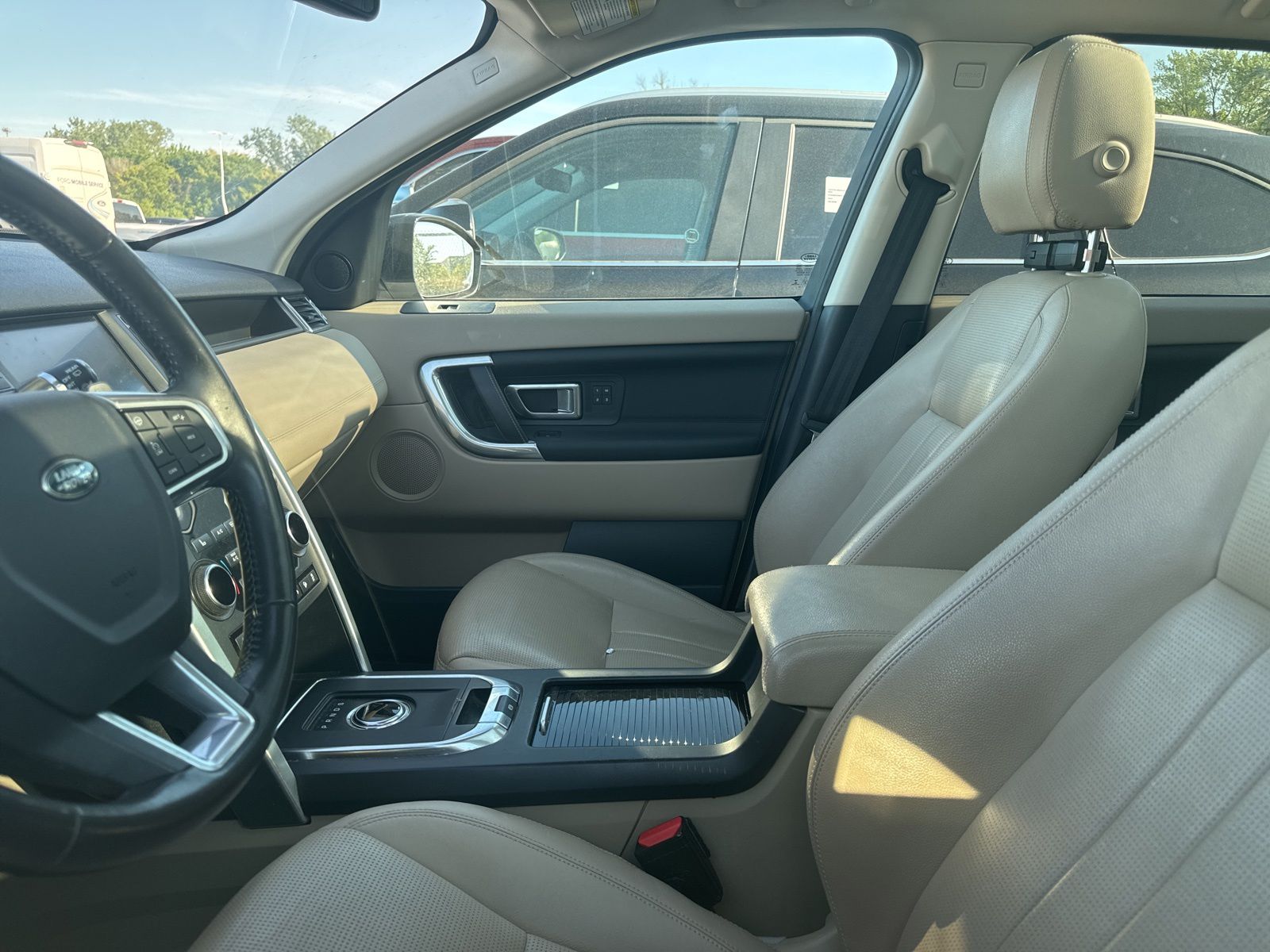 Thumbnail: 2019 Land Rover Discovery Sport - 31