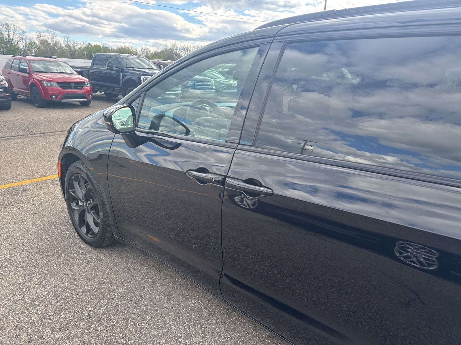 Thumbnail: 2026 Chrysler Pacifica - 3
