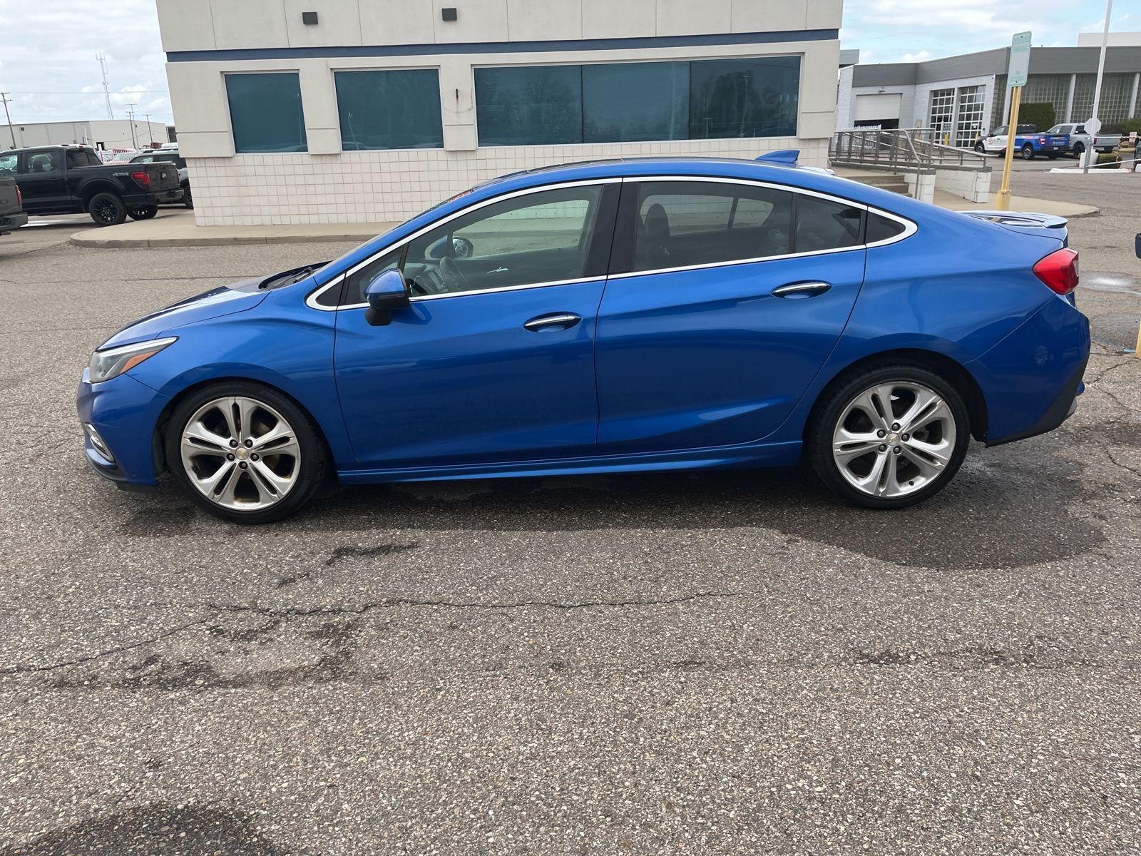 Thumbnail: 2017 Chevrolet Cruze - 7