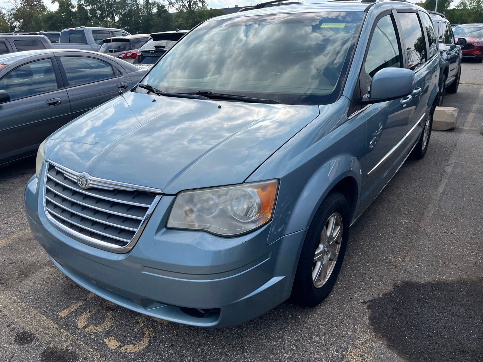 Used 2009 Chrysler Town & Country Touring with VIN 2A8HR54169R539646 for sale in Sterling Heights, MI