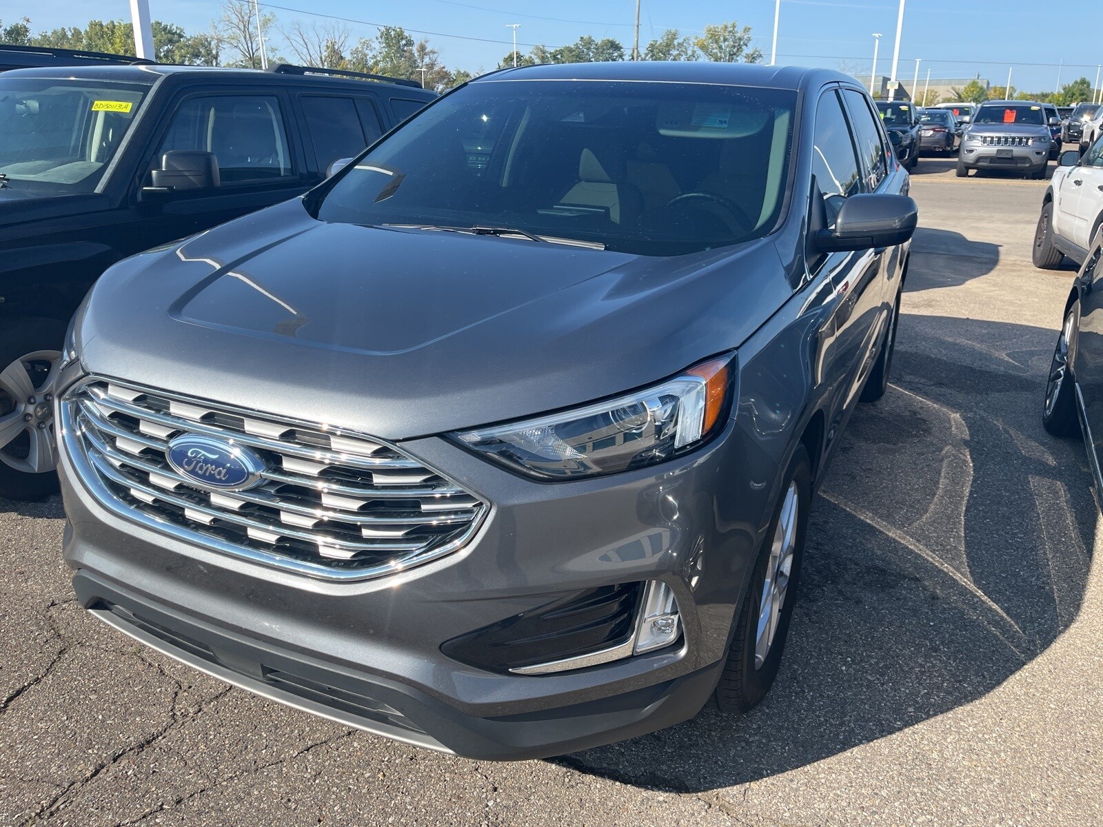 2022 Ford Edge SEL photo 3