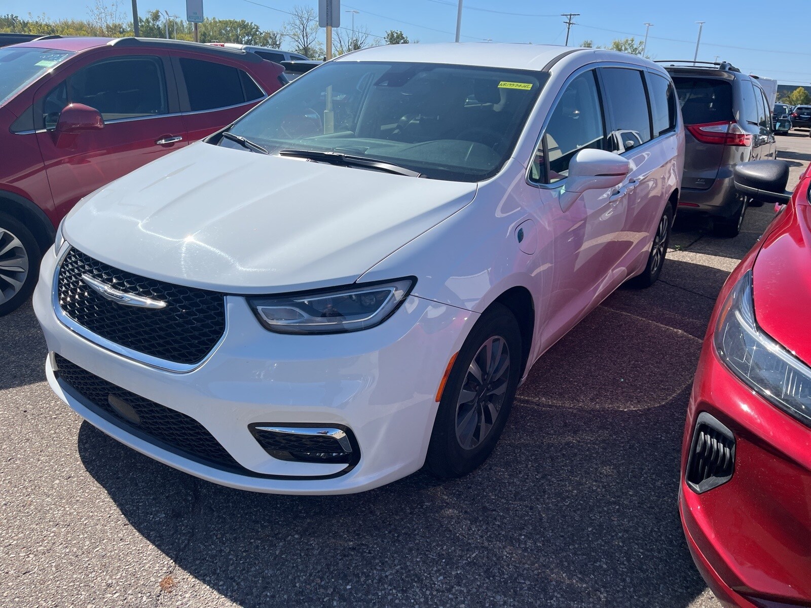 2022 Chrysler Pacifica Hybrid Touring L photo 2