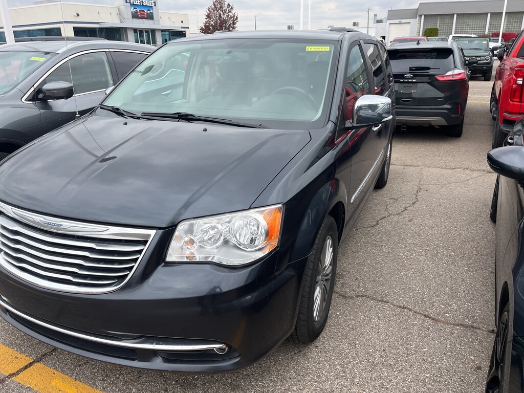 Used 2014 Chrysler Town & Country Touring-L Minivan/Van