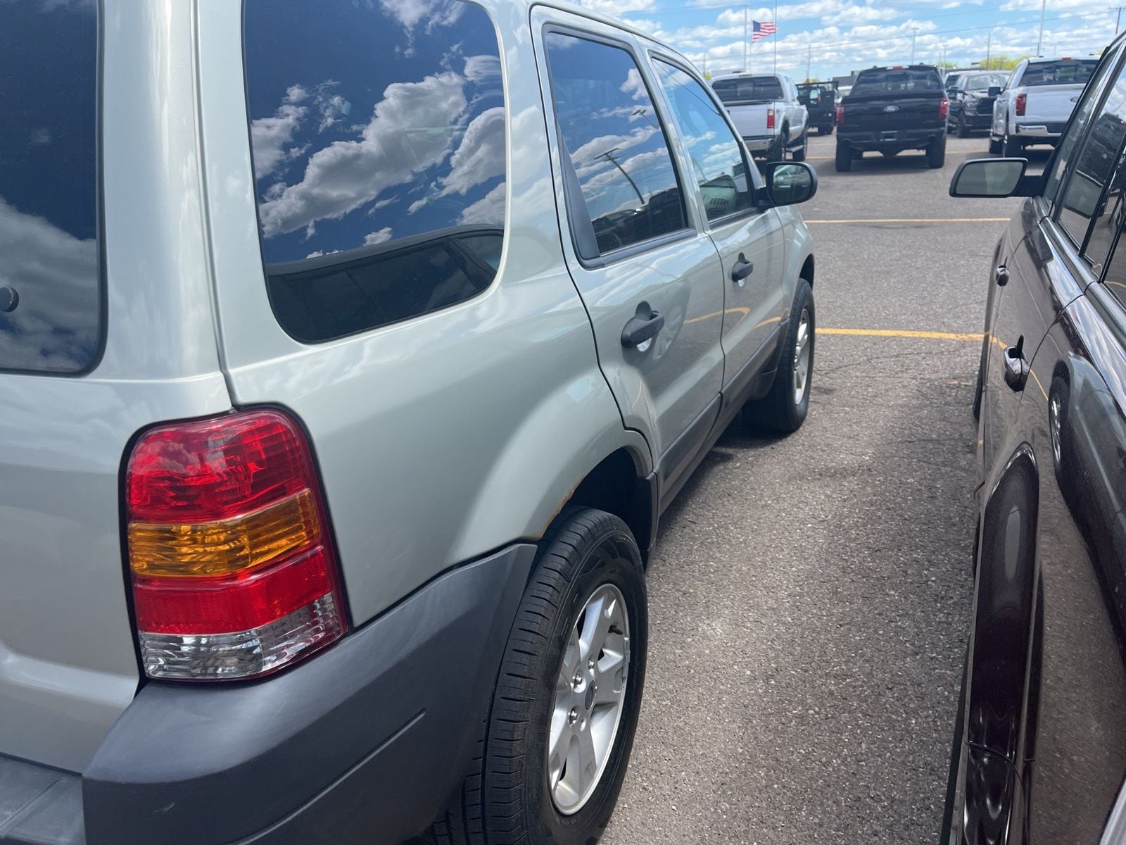 Thumbnail: 2005 Ford Escape - 13