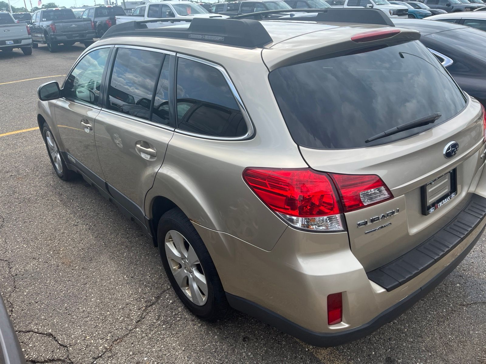 Thumbnail: 2010 Subaru Outback - 11