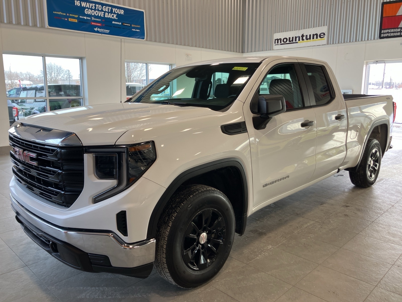 2023 GMC Sierra 1500 Pro's photo