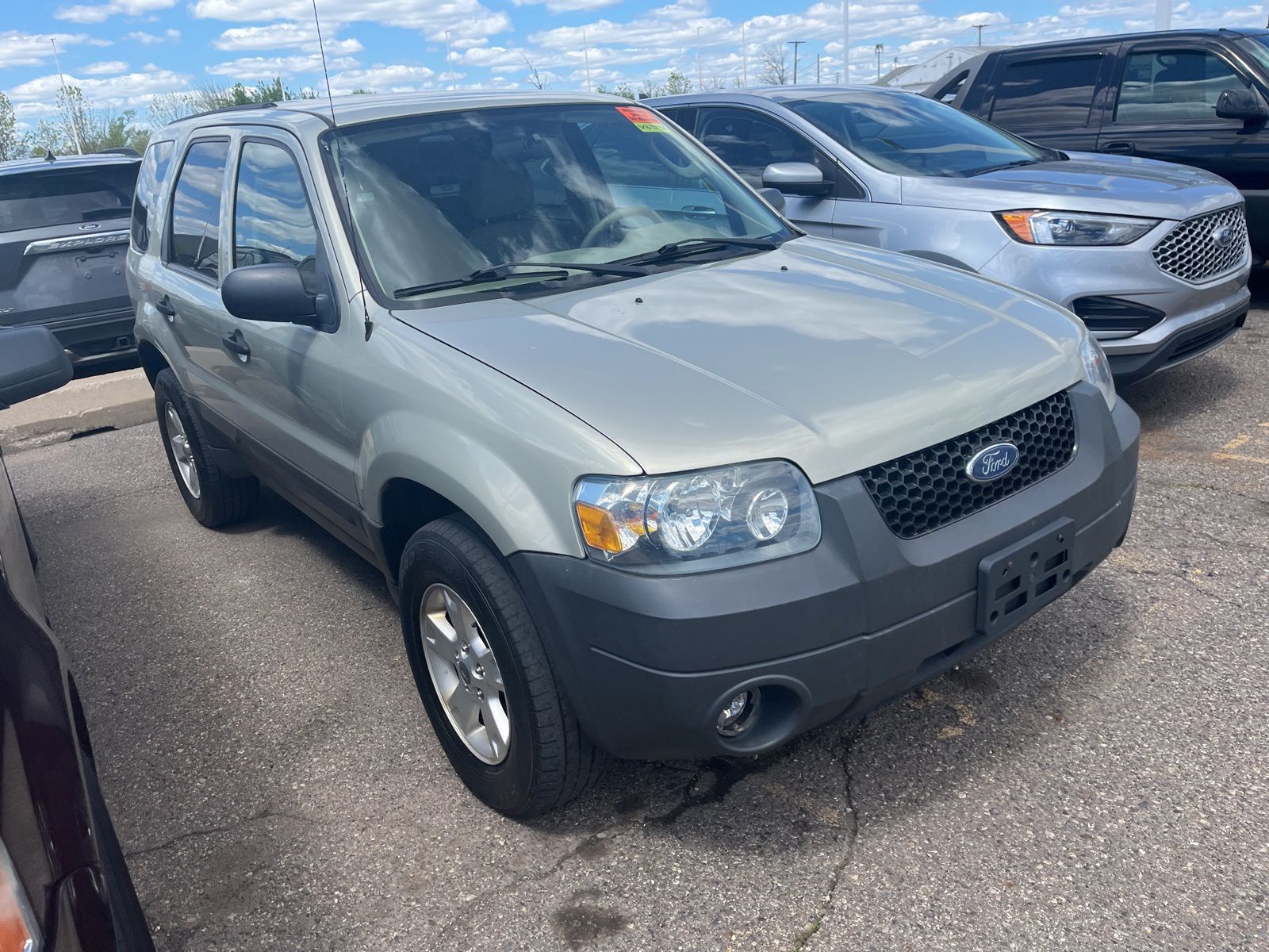 Thumbnail: 2005 Ford Escape - 16