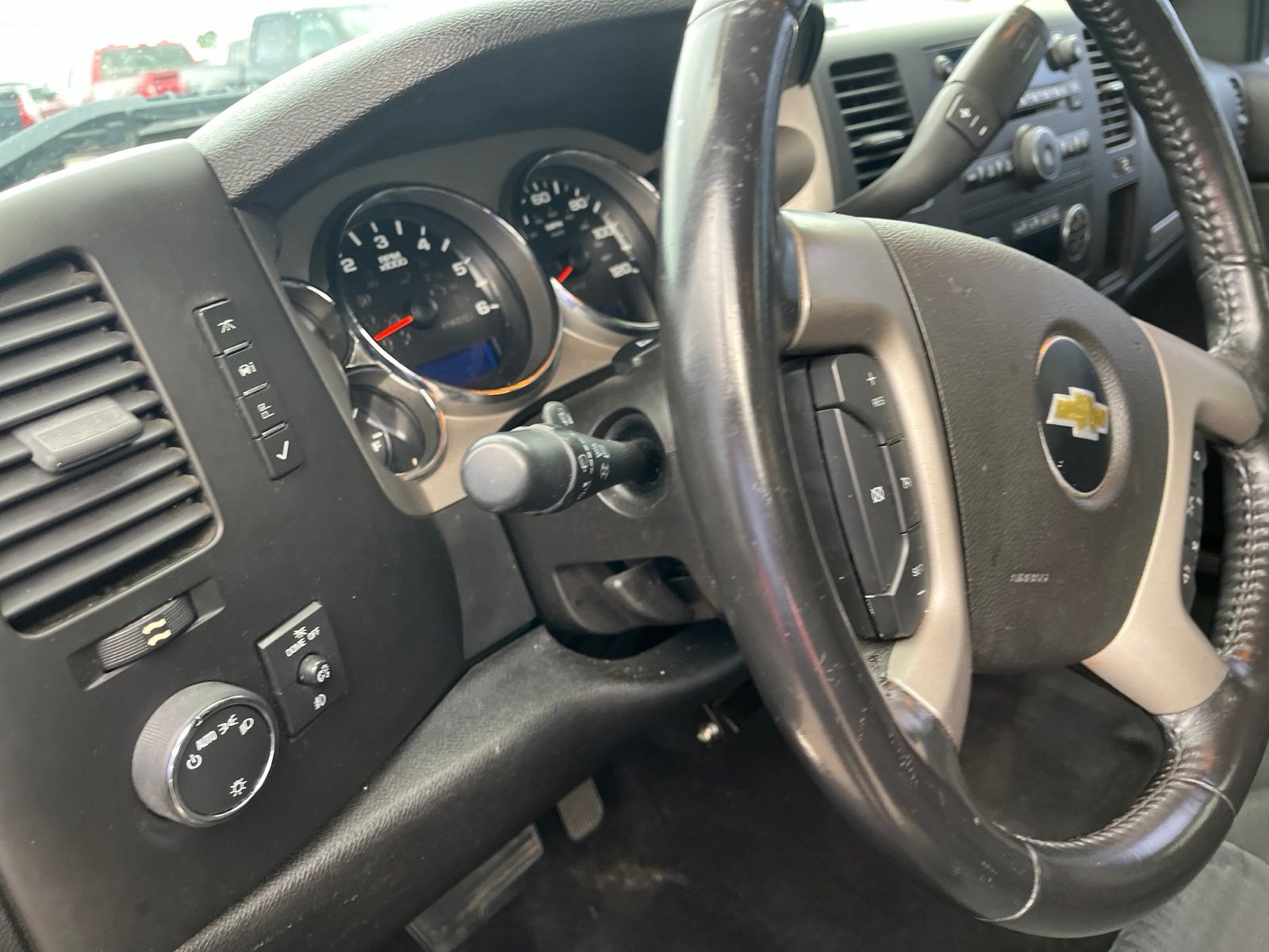 Thumbnail: 2012 Chevrolet Silverado 1500 - 27