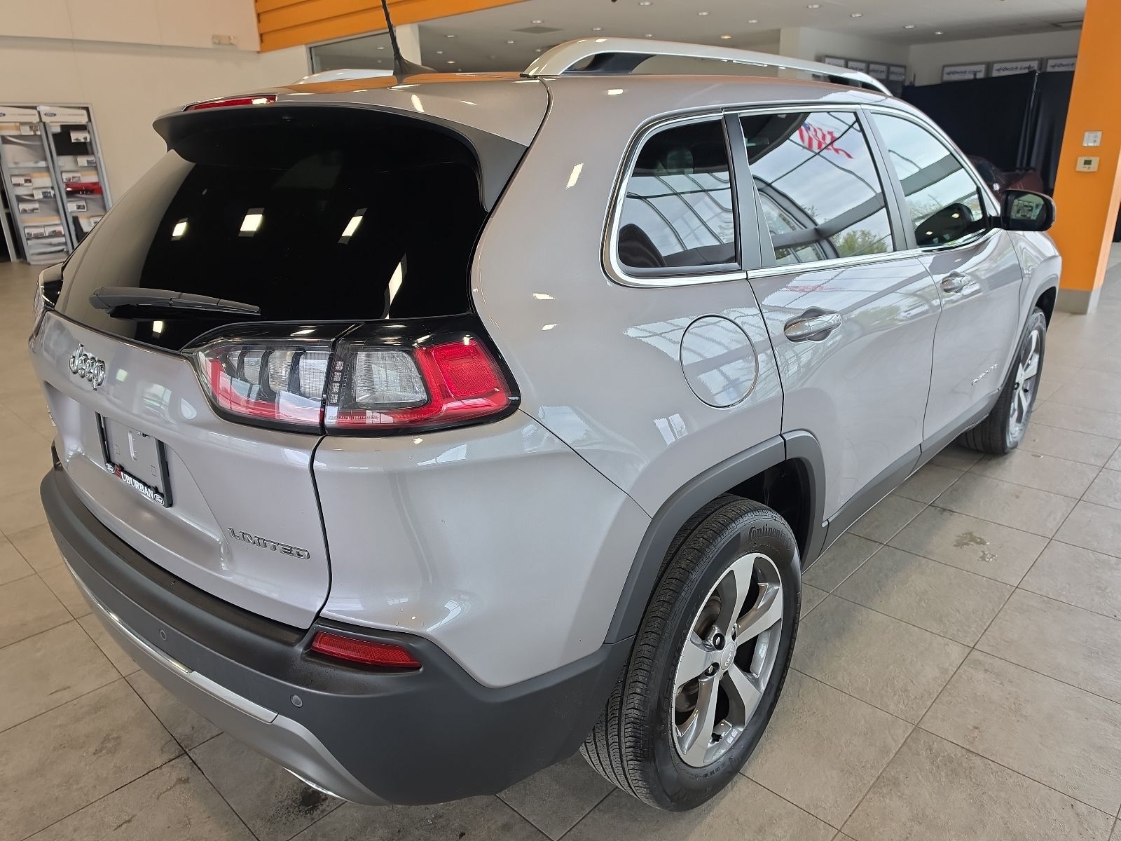 Thumbnail: 2020 Jeep Cherokee - 7