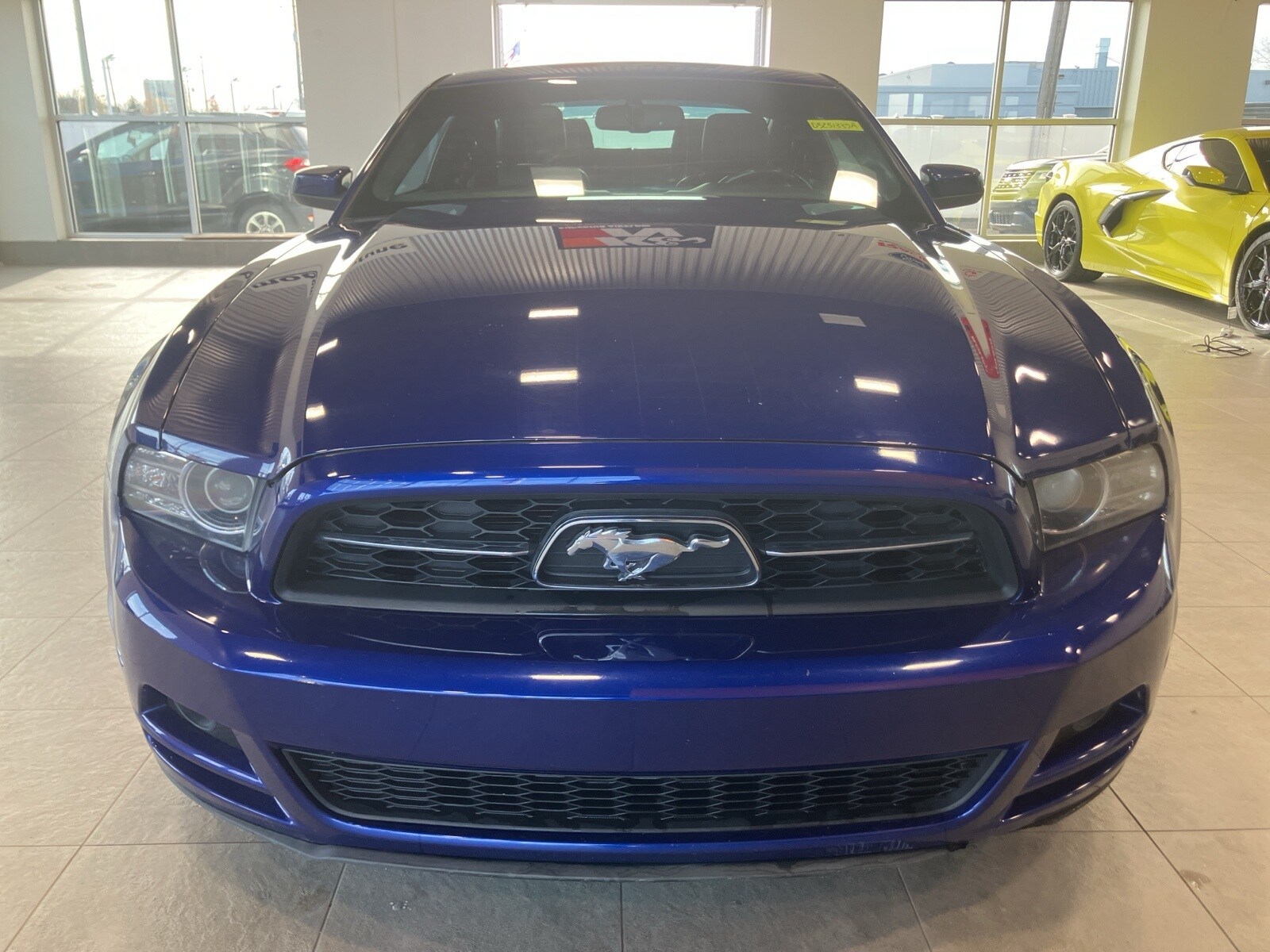 2013 Ford Mustang V6 Premium photo 2