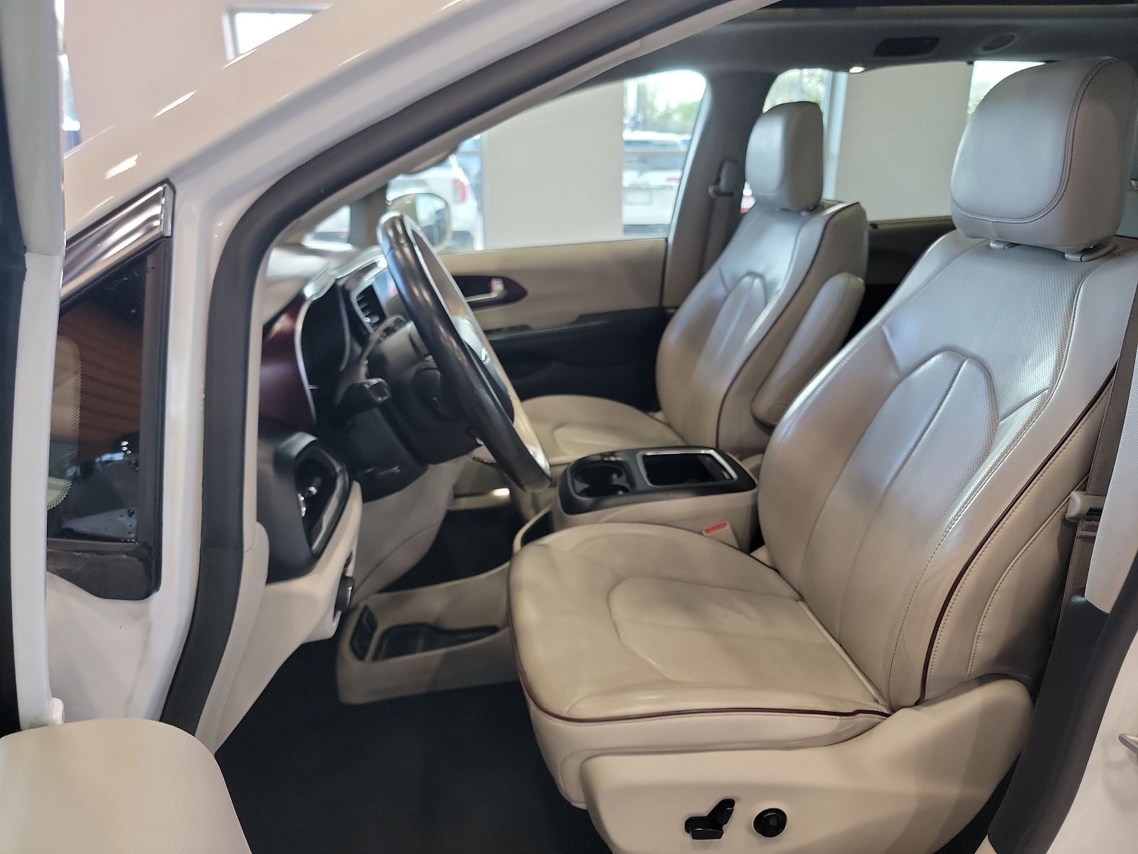 Thumbnail: 2020 Chrysler Pacifica - 15